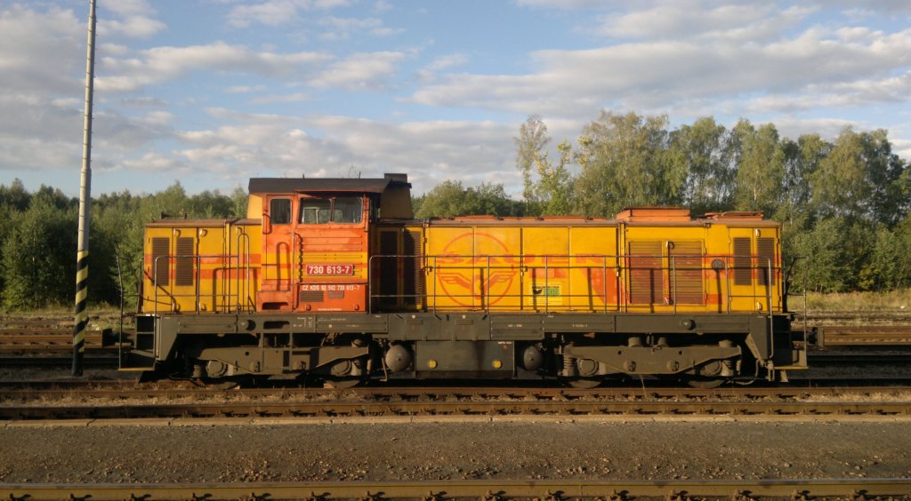 730 613-7 at the raiway station Kladno in 2012:09:15. Privat company KDS Kladno.