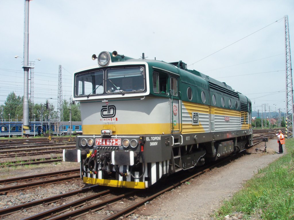 754 023 on the 30th of June, 2012 on the Railway station Hranice.