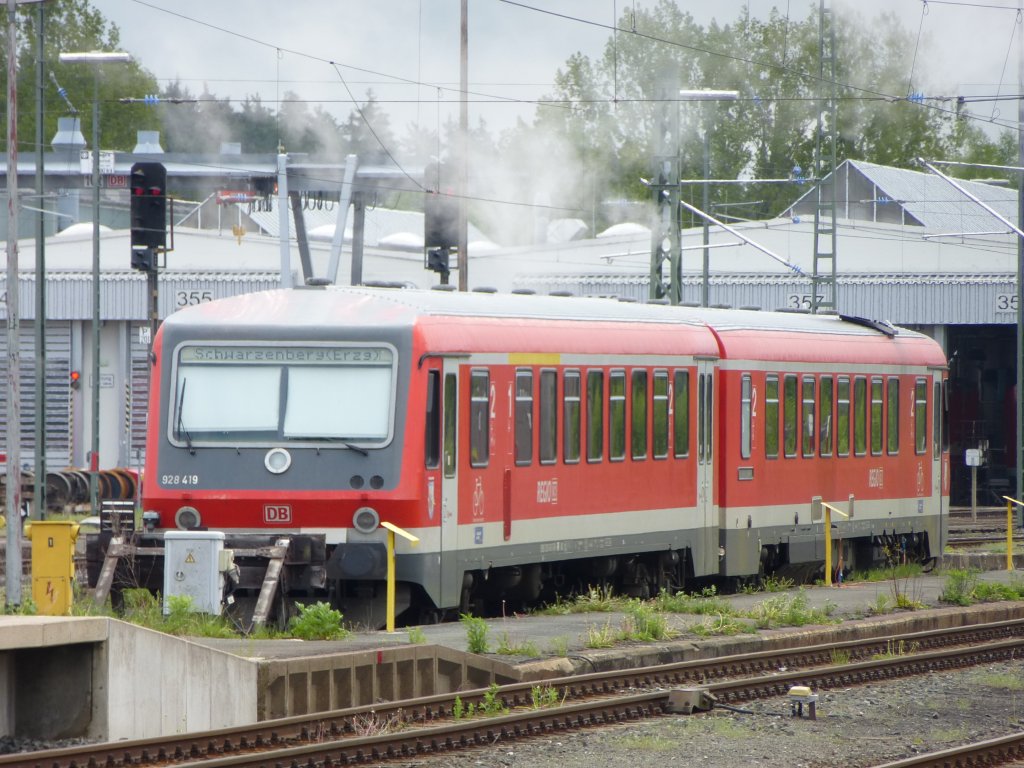 928 419 is standing in Hof main station on May 18th 2013.