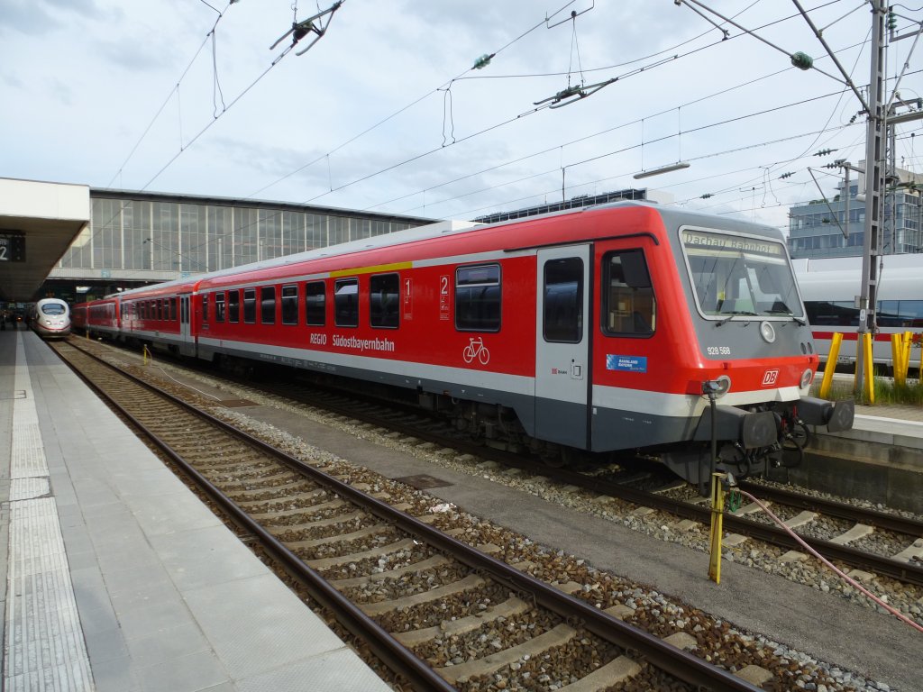 928 568 and one more 928 are standing in Munich main station on May 23rd 2013.