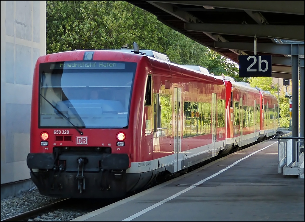 A 650 triple unit is entering into the station of Friedrichshafen Hafen on September 15th, 2012.