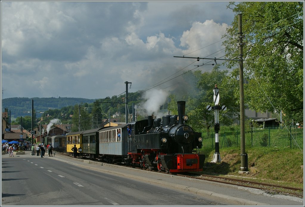 A Blonay-Chamby steamer train on the way to Chaulin pictured just after the departure in Blonay. 
27.05.2012