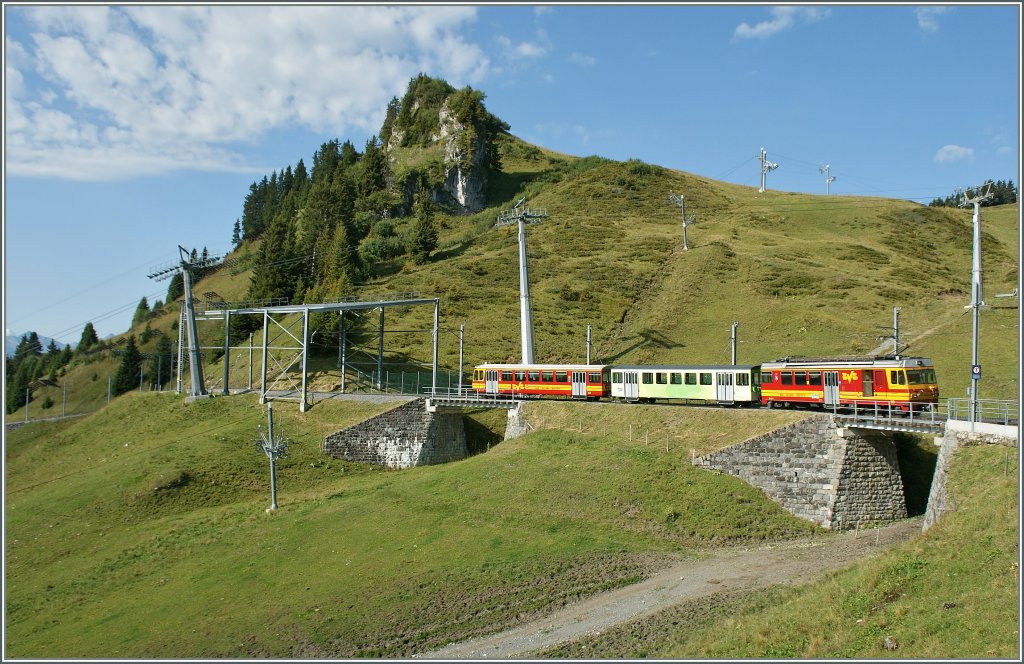 A BVB local train goes from The Col-de -Bretaye down to Villars.
18.08.2011