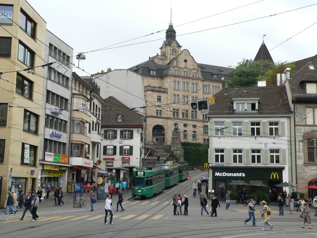 A BVB tram at the Barfsserplatz, 2011-07-26