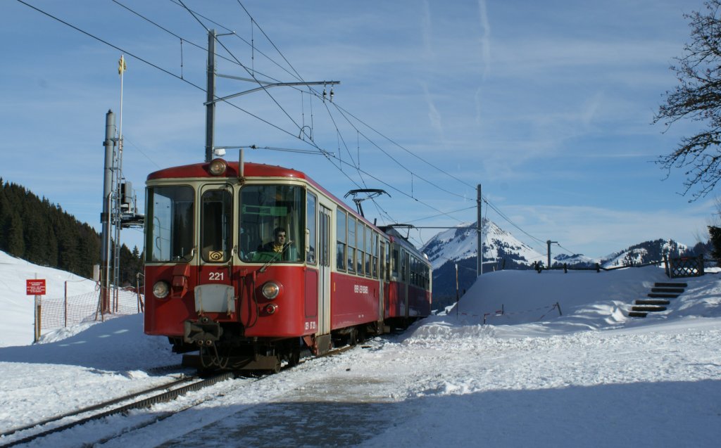 A CEV local train is arriving on the Les Pleiades Station. 
20.01.2010