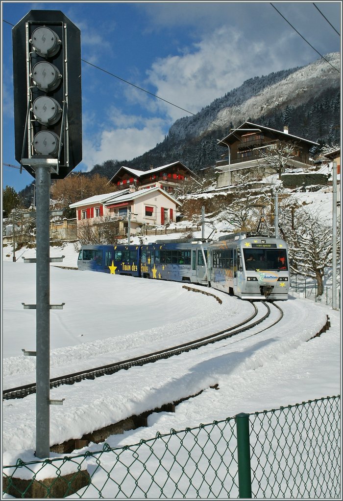 A CEV special train is approaching Blonay.
8. II. 13