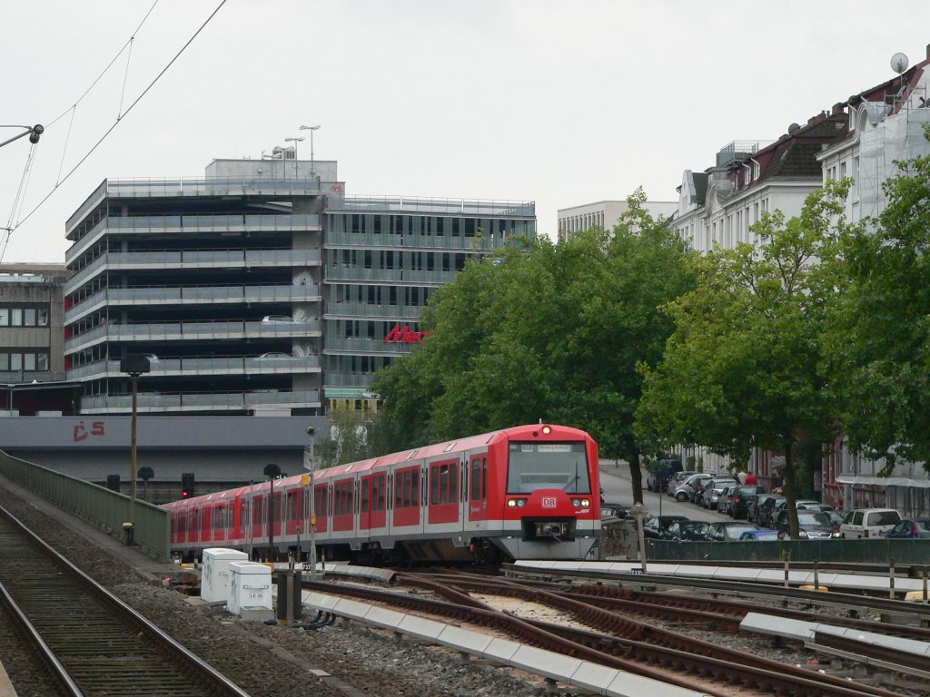 A class 474 S-Bahn-Train in Hamburg Altona, 20010-08-27