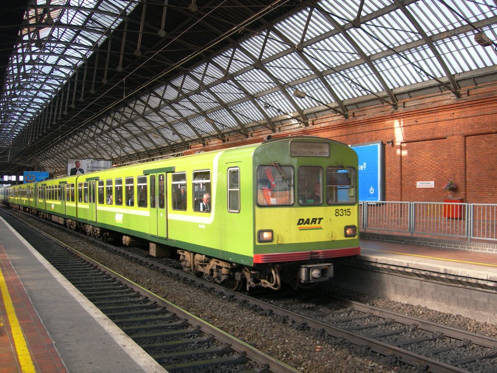 A DART Service to Greystone in the Dublin Pearse Station.
03.10.2006