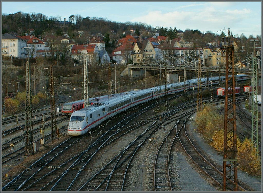 A DB ICE is approaching Ulm Main Station.
14.11.2010 