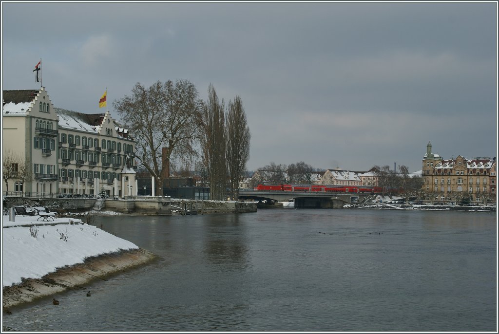 A DB RE to Karlsruhe is leaving Konstanz.
08.12.2012