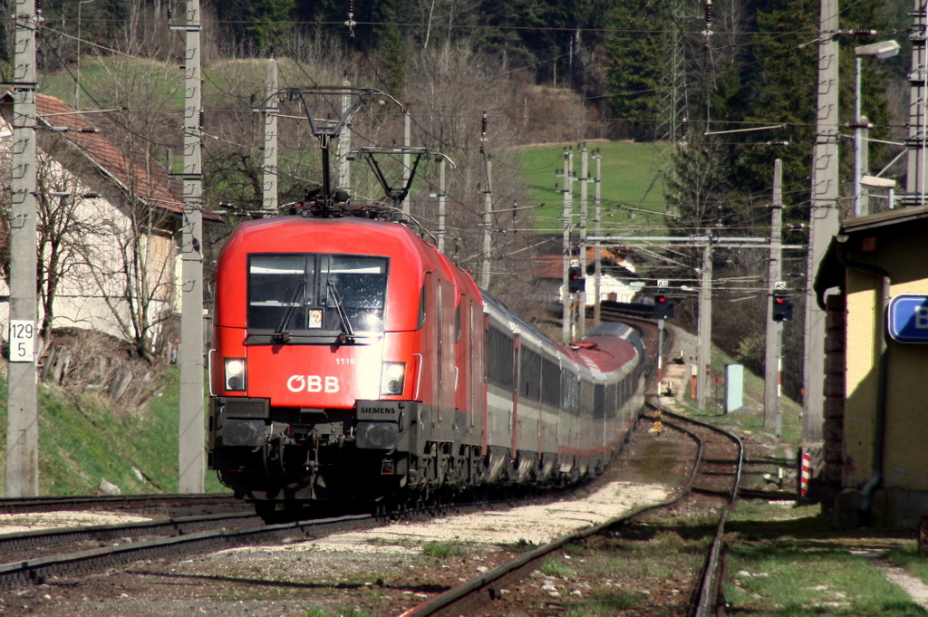 a EC Vienna - Zurich on its descend from the Arlberg Pass at Bings