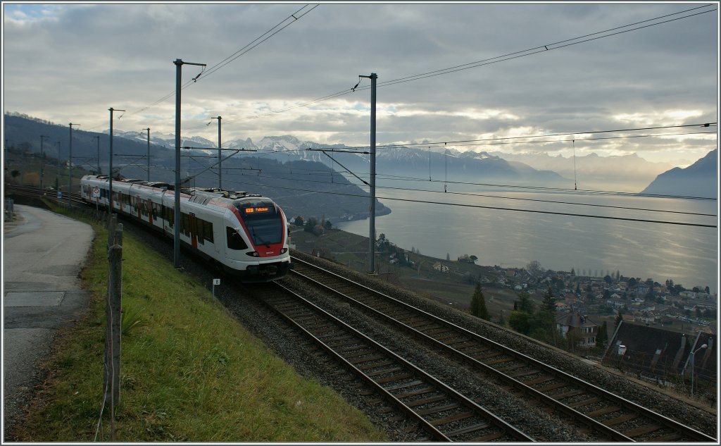 A Flirt is approaching Grandvaux Station.
04.01.2013