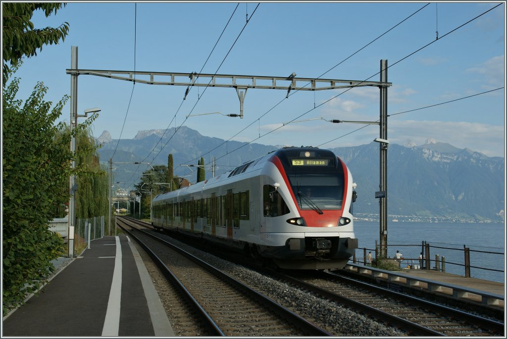 A  Flirt  is arriving at St Saphorin.
31.08.2011