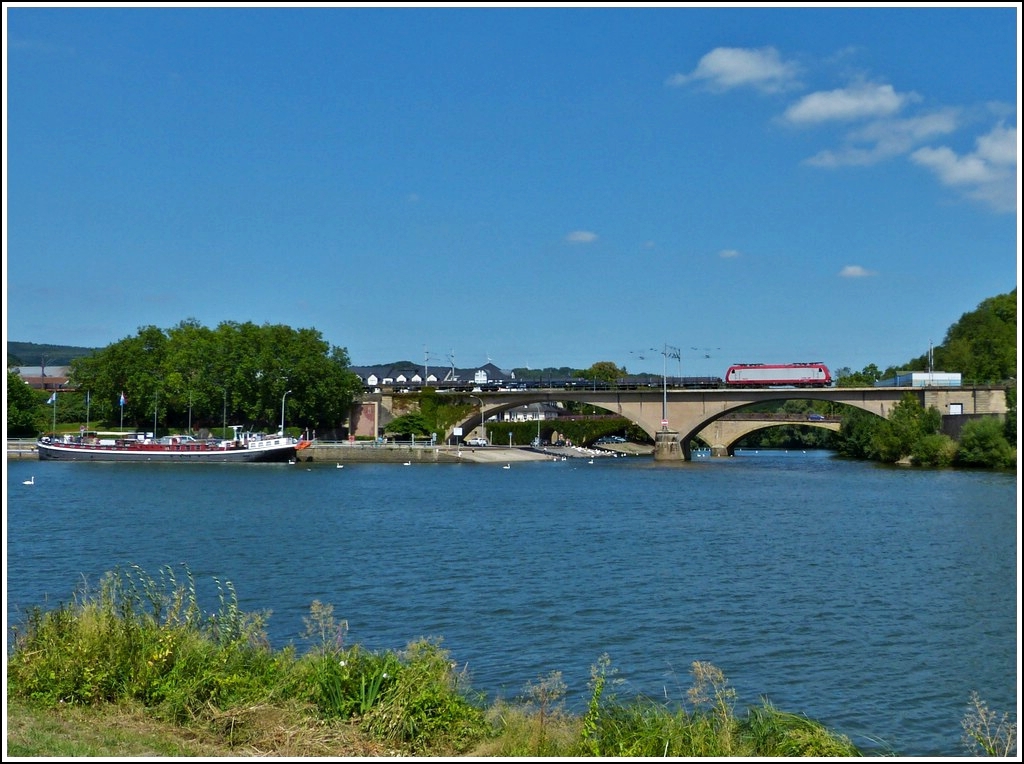 A freight train pictured on the Sre bridge in Wasserbillig on August 10th, 2012.