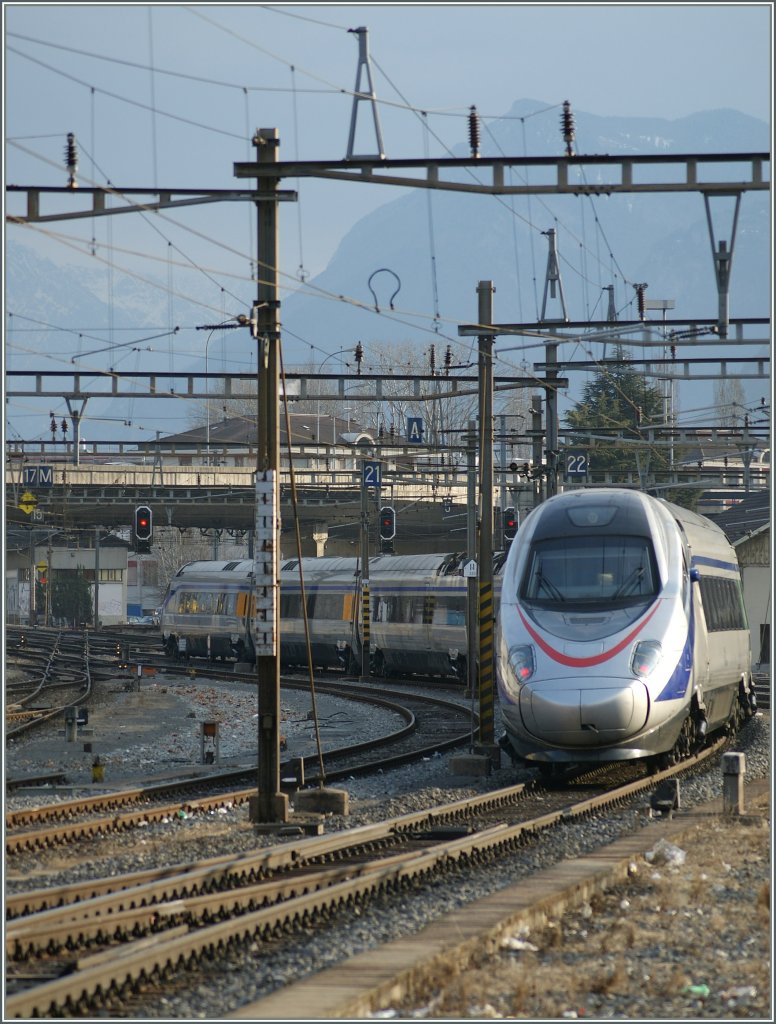 A FS ETR 610 is leaving Sion to Venezia. 
14.02.2011