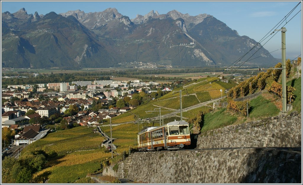 A-L local train over Aigle.
18.10.2011