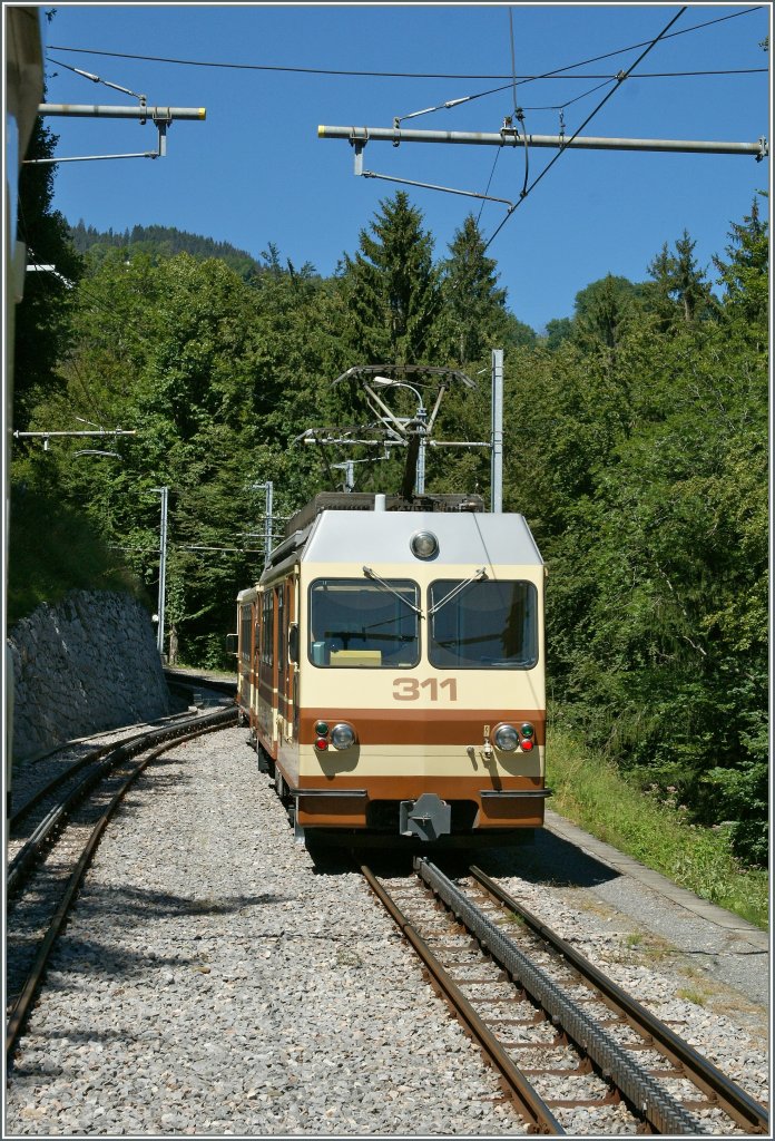 A-L Local train in the crossing Station  Rennaz .
11.08.2011