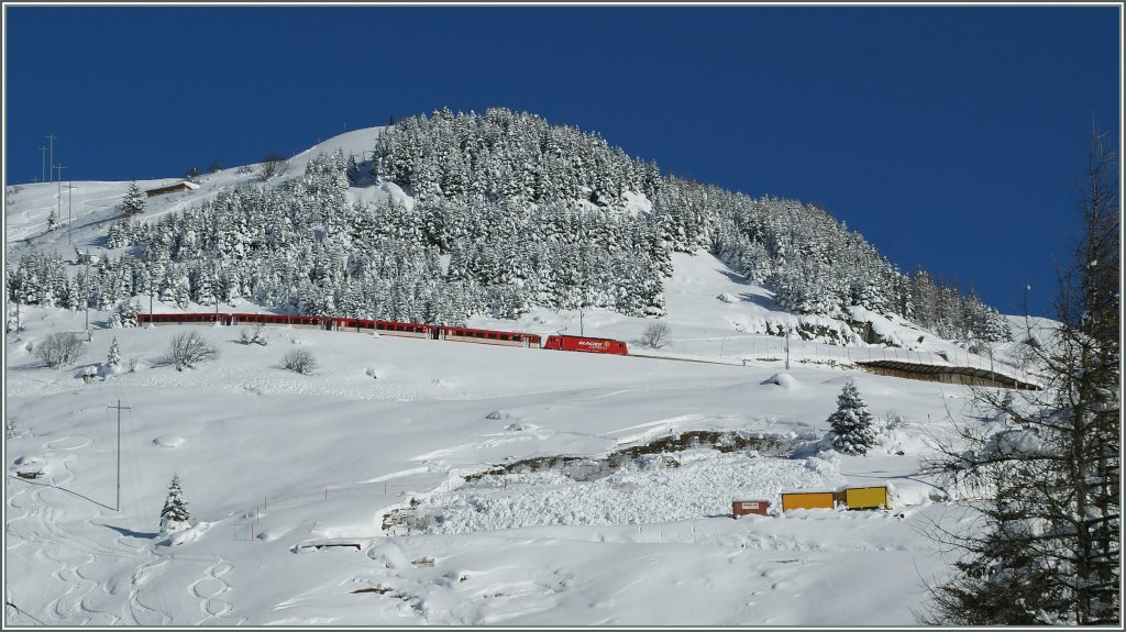 A local train from Disentis to Andermatt over Andermatt.
12.12.12
