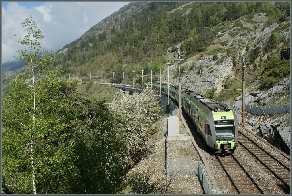 A  Ltschberger  on the way to Bern near Hohtenn.
04.05.2013