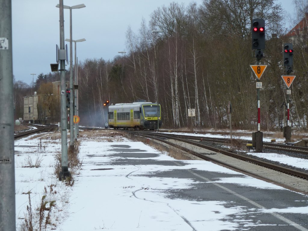 A lokal train (Agilis, VT 650) is arriving in Oberkotzau on Fabruary 3rd 2013.