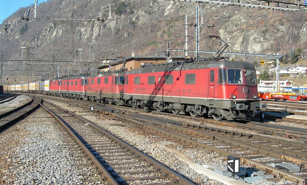 A lot of SBB locomotives (2x Re 6/6 and 2 Re 4/4 II/III) are arriving with a Cargo train in Brig.
16.02.2008 