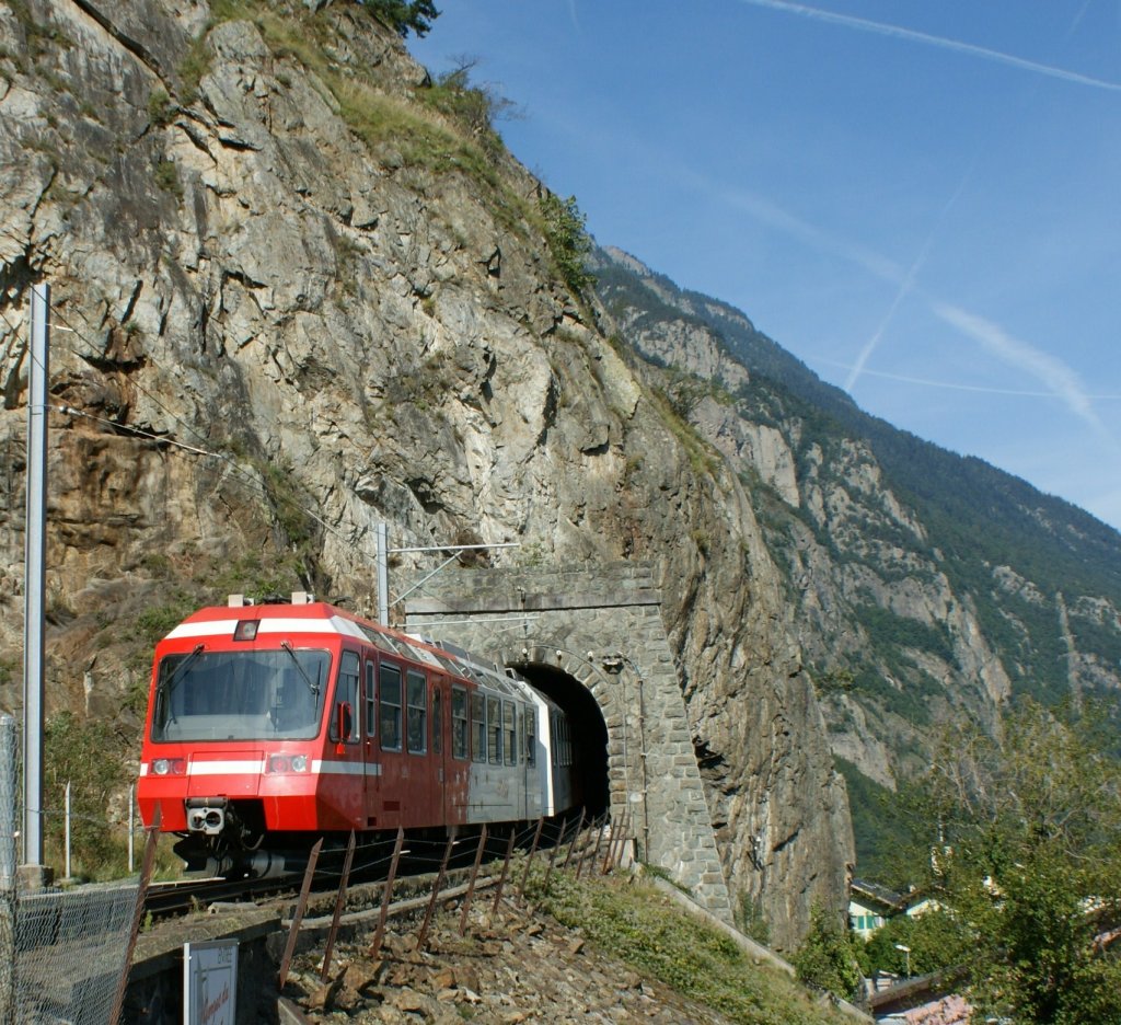 A M-C local train to Le Chtelard Frontire goes out from Vernayaz.
17.09.2008