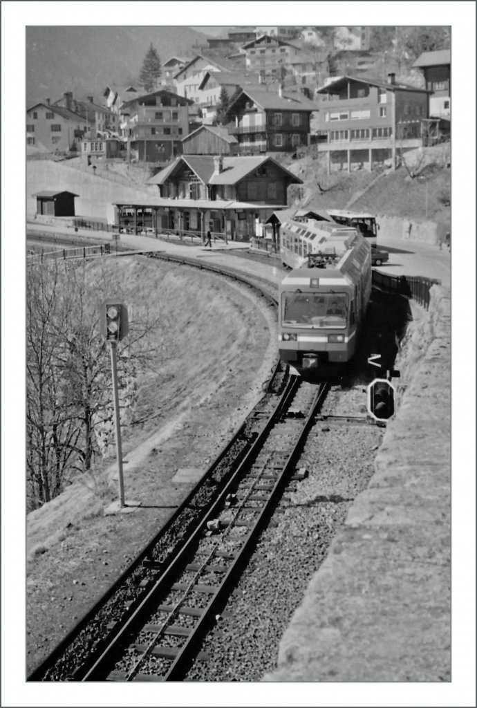 A new M-C train-composition is leaving Finhaut. 
scanned negative from 1998. 