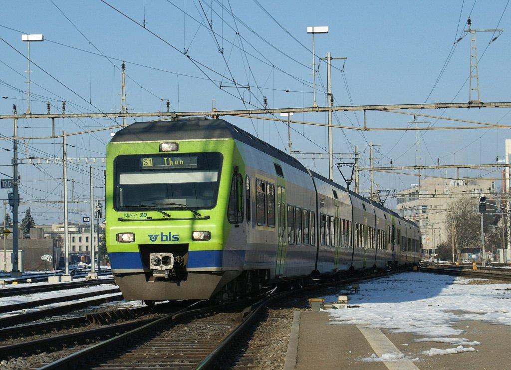 A NINA S-Bahn service is arriving at Thun.
29.12.2008