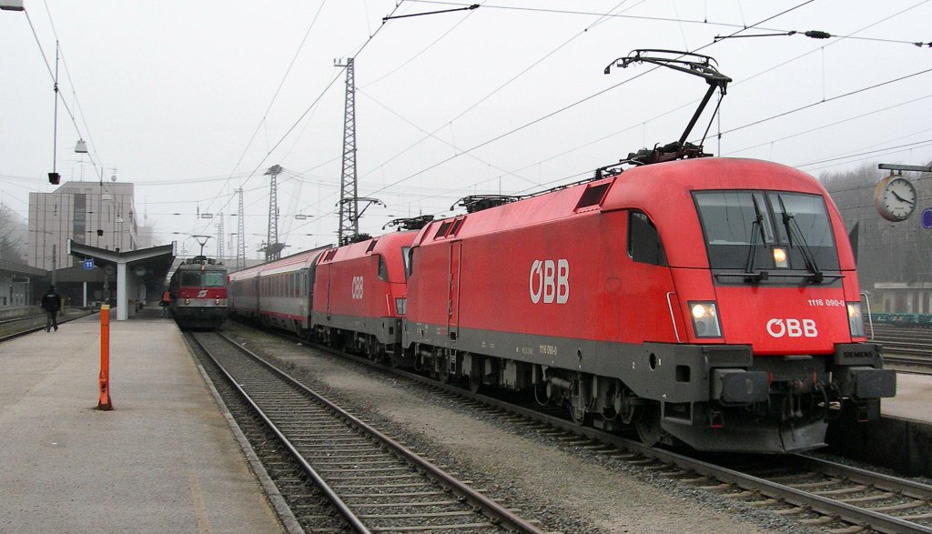 A BB 1116  Tandem  with a EC to Wien in Kufstein.
11.01.2007