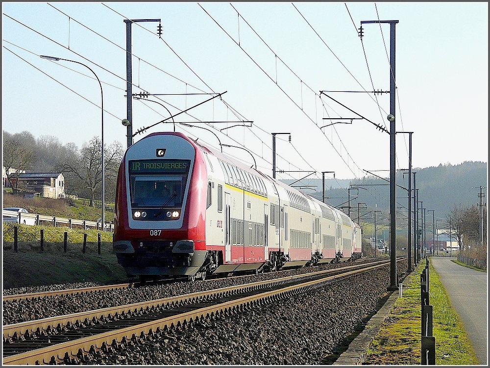 A push-pull train headed by the new control car 087 photographed between Lintgen and Mersch on December 28th, 2008.