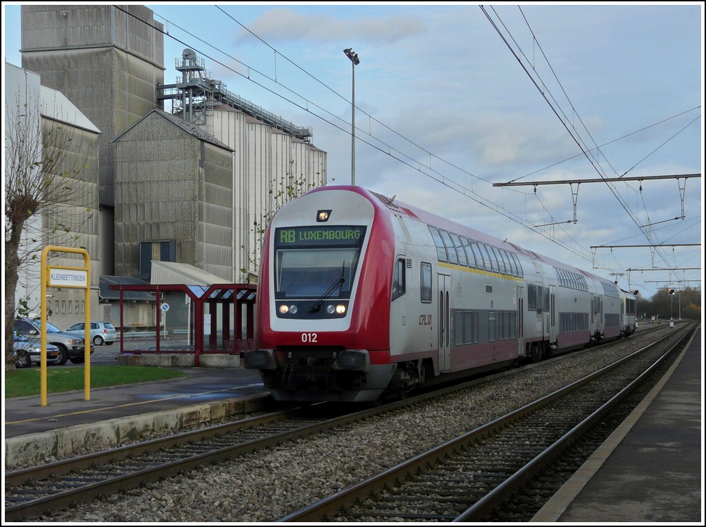 A push-pull train is entering into the station of Kleinbettingen on November 15th, 2009.