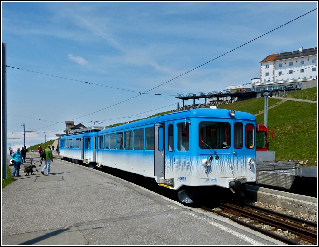 A RB train pictured at Rigi Kulm on May 24th, 2012.