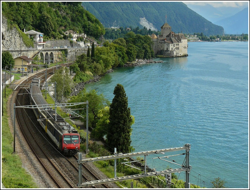 A RBDe 4/4 unit is running along the Lac Lman near the Chteau de Chillon on August 2nd, 2008. 