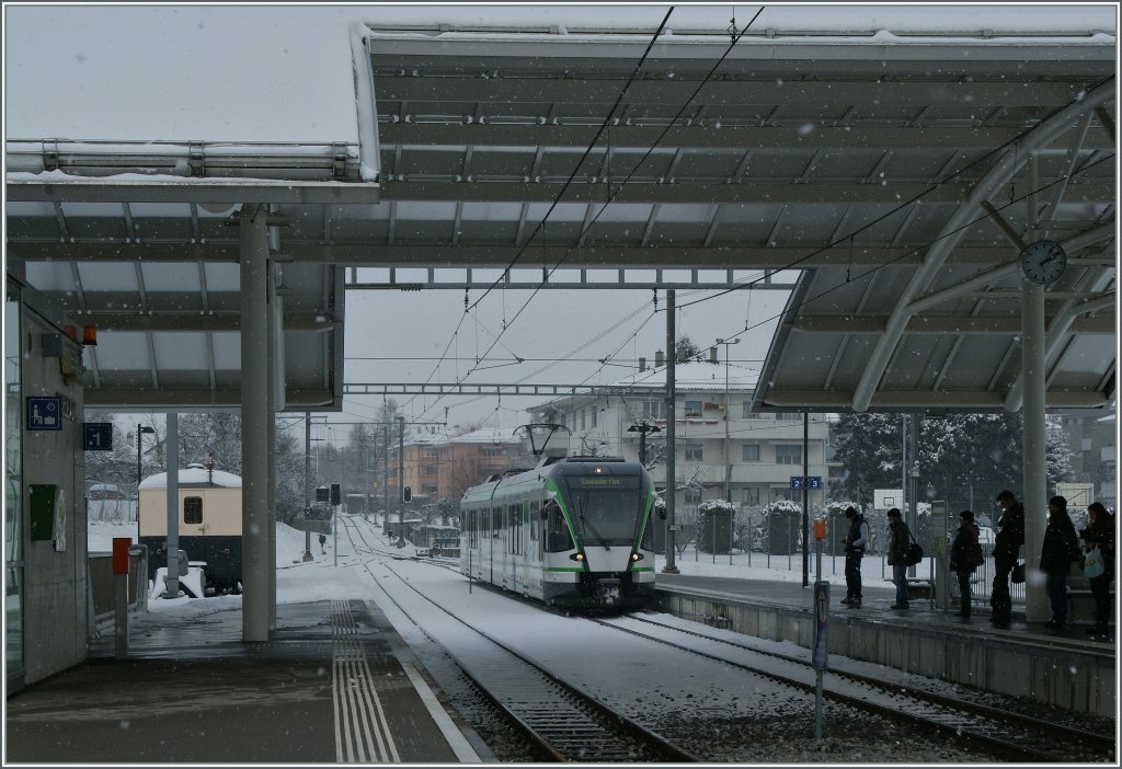 A RBe 4/8 on the way to Lausanne Flon is arriving at Cheseaux.
31.01.2012