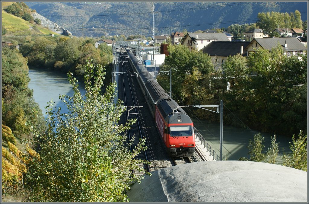 A Re 460 on the Rhone-Bridged by Leuk 
12.10.2010