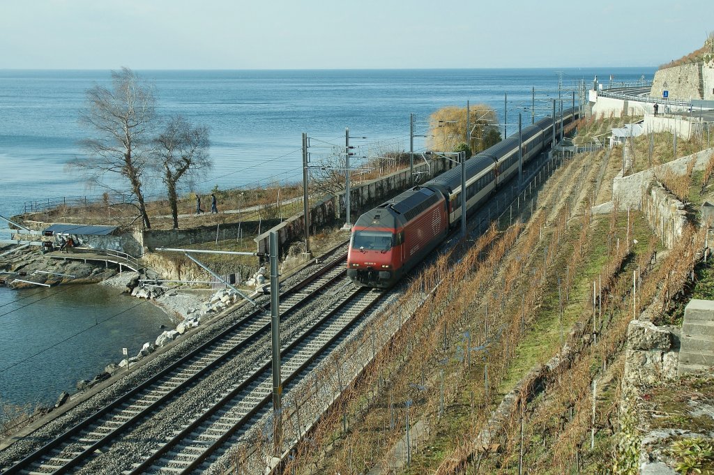 A Re 460 with his IR to Brig by Rivaz. 
22.01.2011