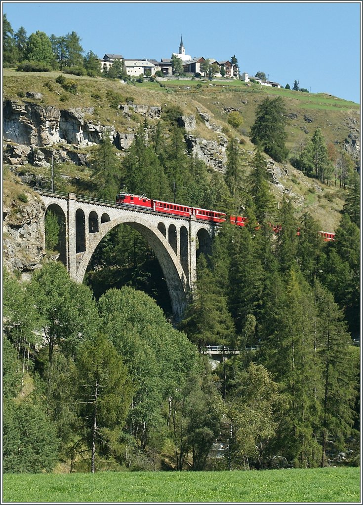 A RhB Ge 4/4 II with a RE to Disentis by Guarda. 
11.09.2011