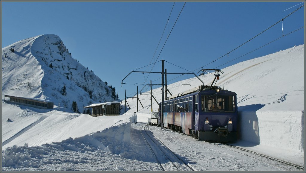 A Rochers de Naye train between Jaman and the summit.
12.01.2012