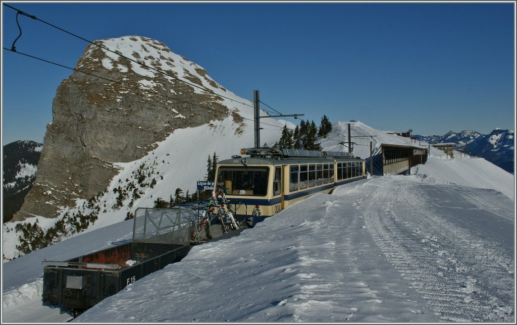 A Rochers de Naye train between Jaman and the summit.
12.01.2012