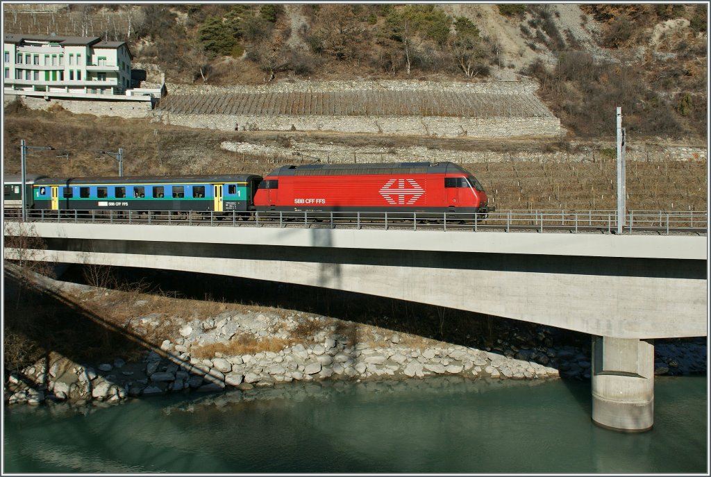 A SBB Re 460 on the Rhone-Bridge by Leuk.
21.01.2011 