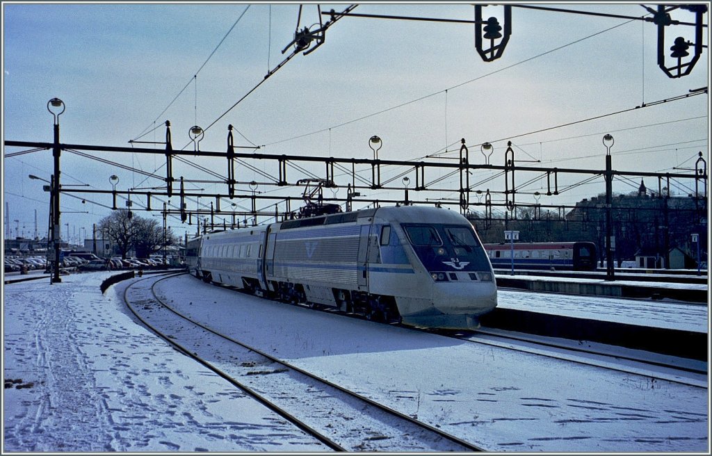 A SJ X2000 is arriving at Malm.
March 2001/Analog picture from CD