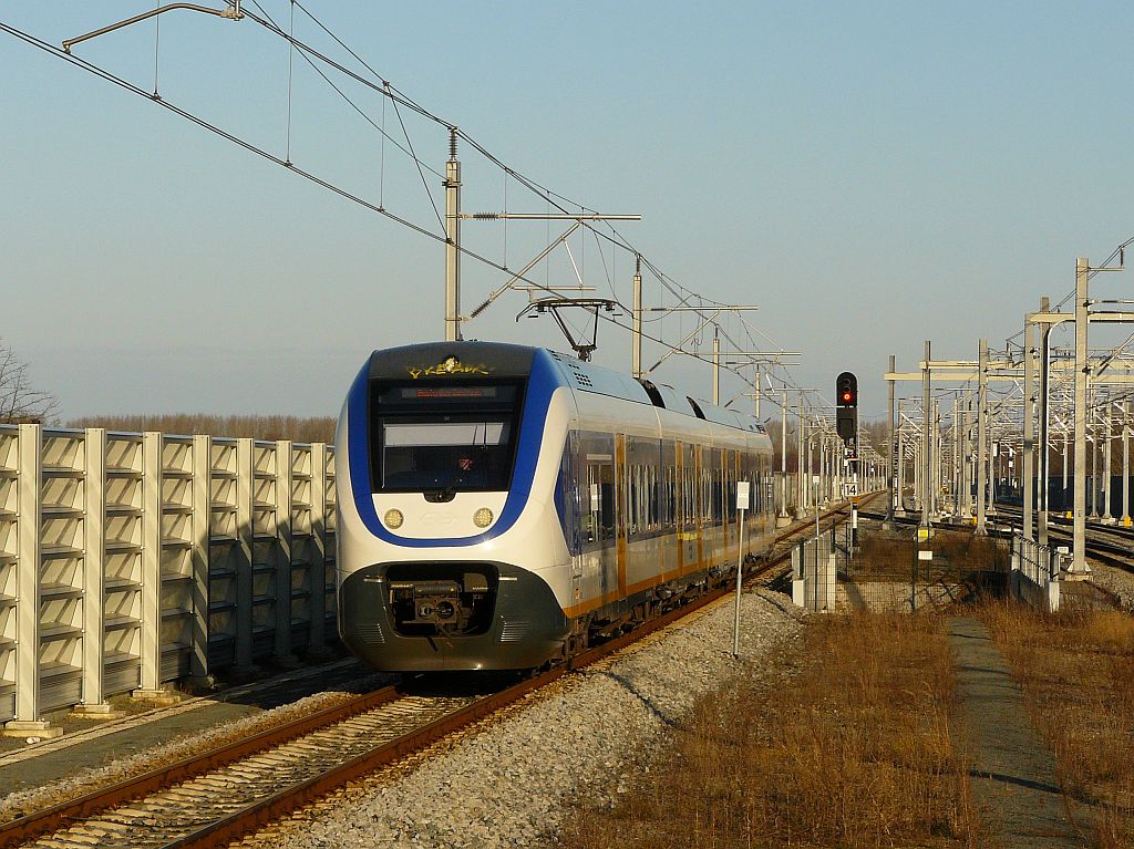 A SLT-4 emu arriving from the direction of Dronten. Lelystad 11-12-2012.