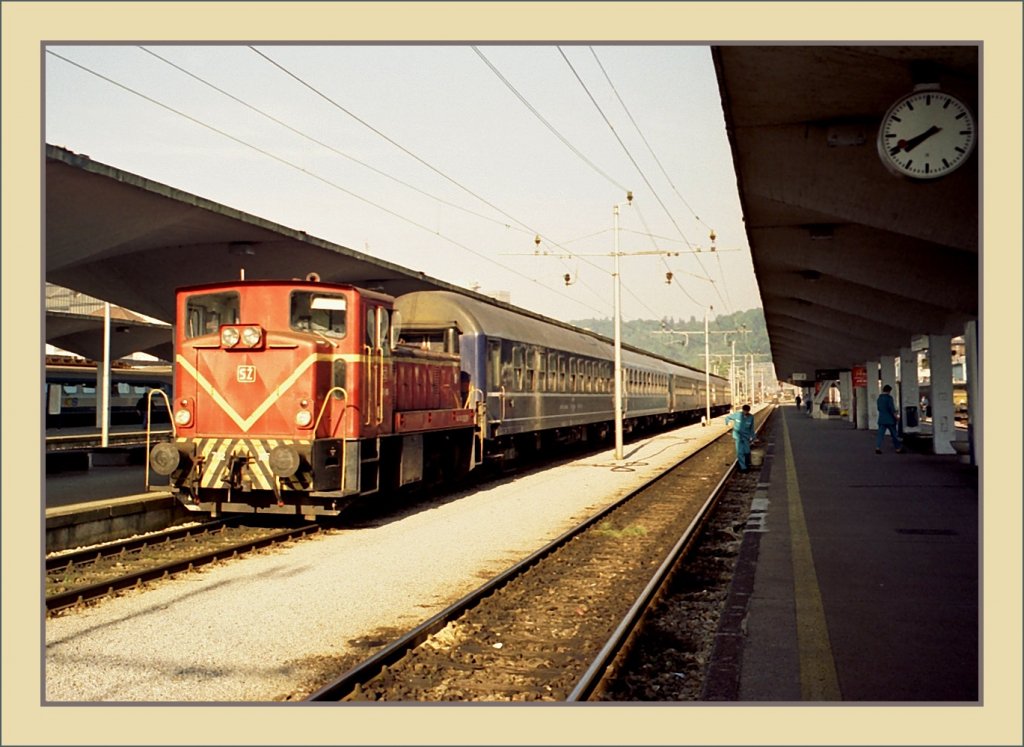 A small SZ diesellokomotive in Ljubljana. 
Analog picture from 2004