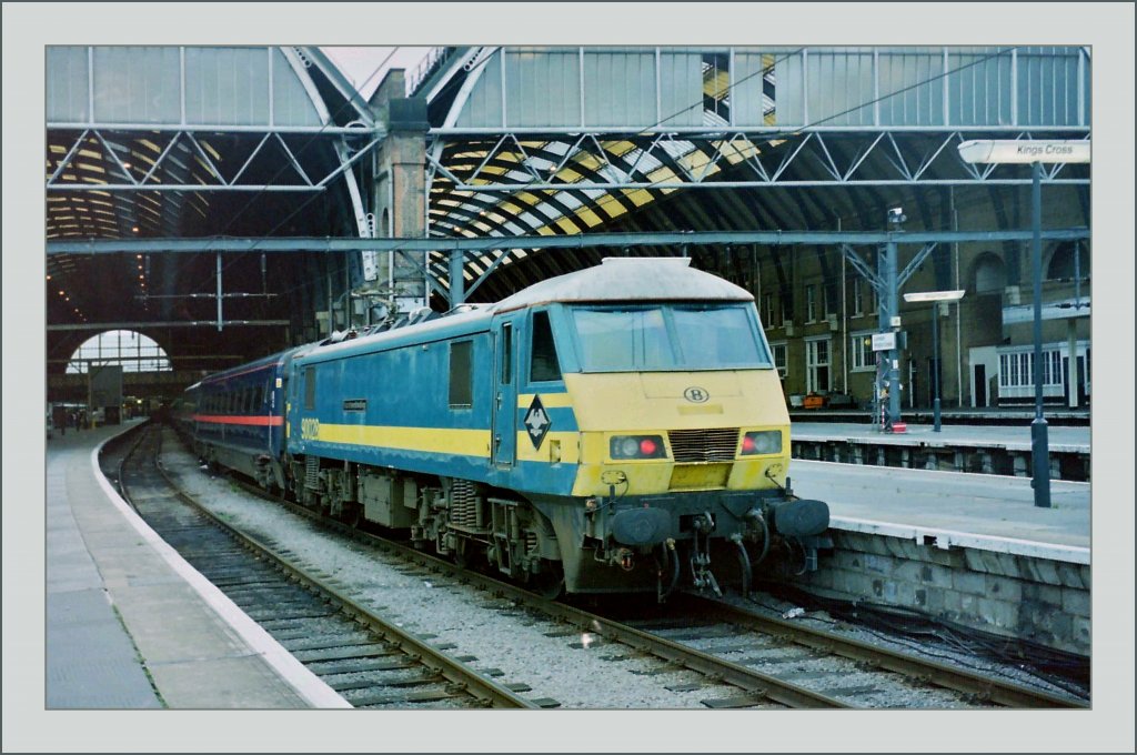 A SNCB NMBS Class 90 in the UK?! - London Kings Cross on the autumn 1999.
(Scanned negative)