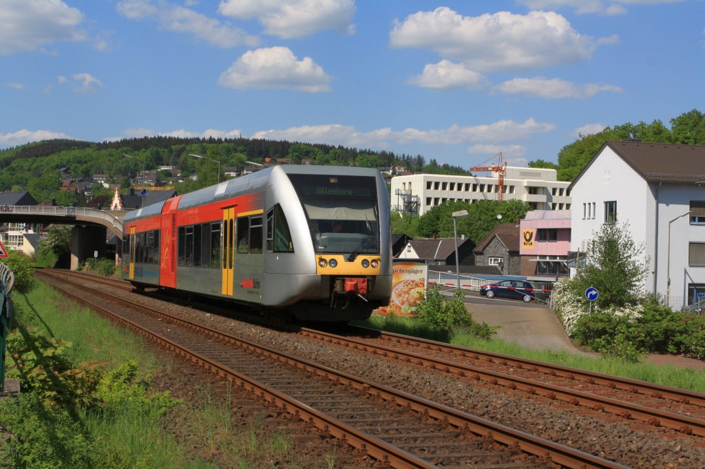 A Stadler GTW 2 / 6 of the Hellertalbahn (Heller Valley Railway) has left the station Betzdorf/Sieg on 01.05.2011 and runs as RB 96 (Hellertalbahn) along the Heller in the direction Dillenburg.