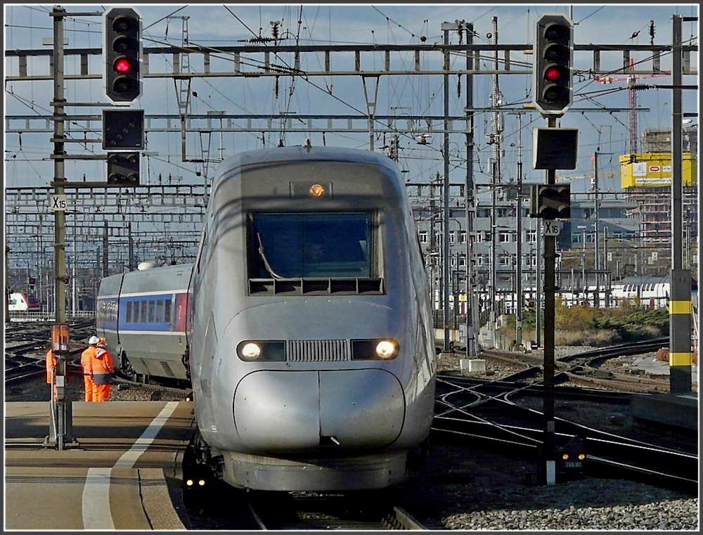 A TGV POS unit is entering into the main station of Zrich on December 27th, 2009. 