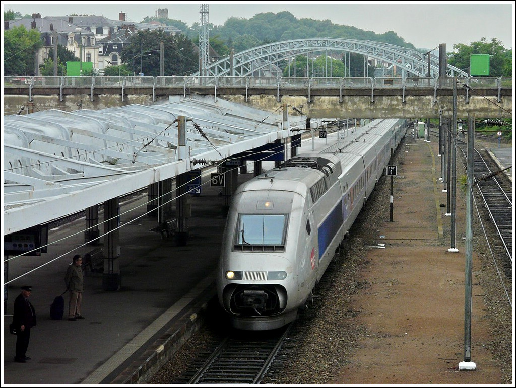 A TGV POS unit is entering into the main station of Mulhouse on June 19th, 2010.
