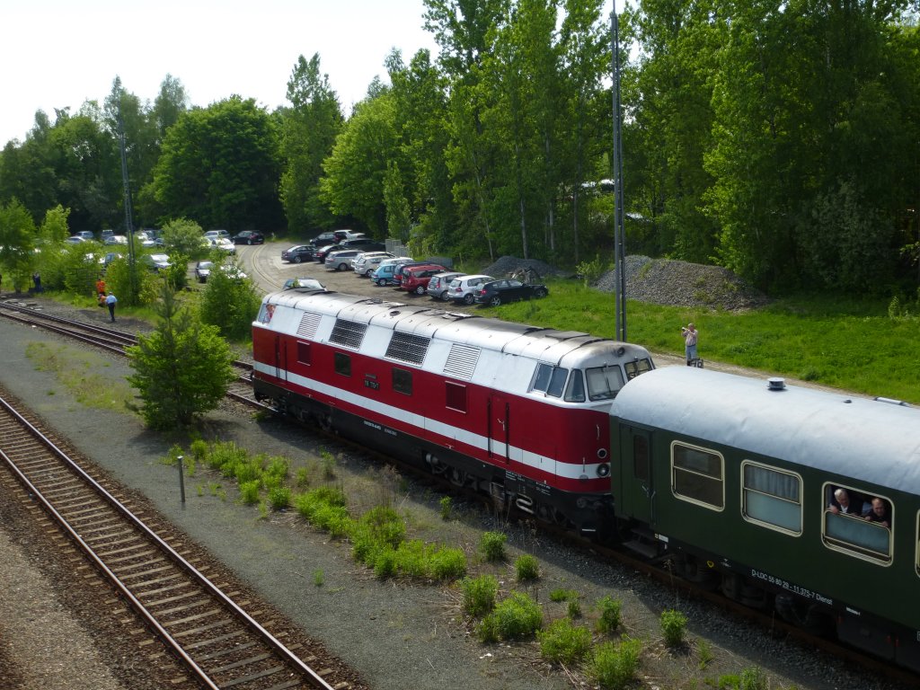 A train (Br 118) is arriving in Neuenmarkt Wirsberg on May 19th 2013.