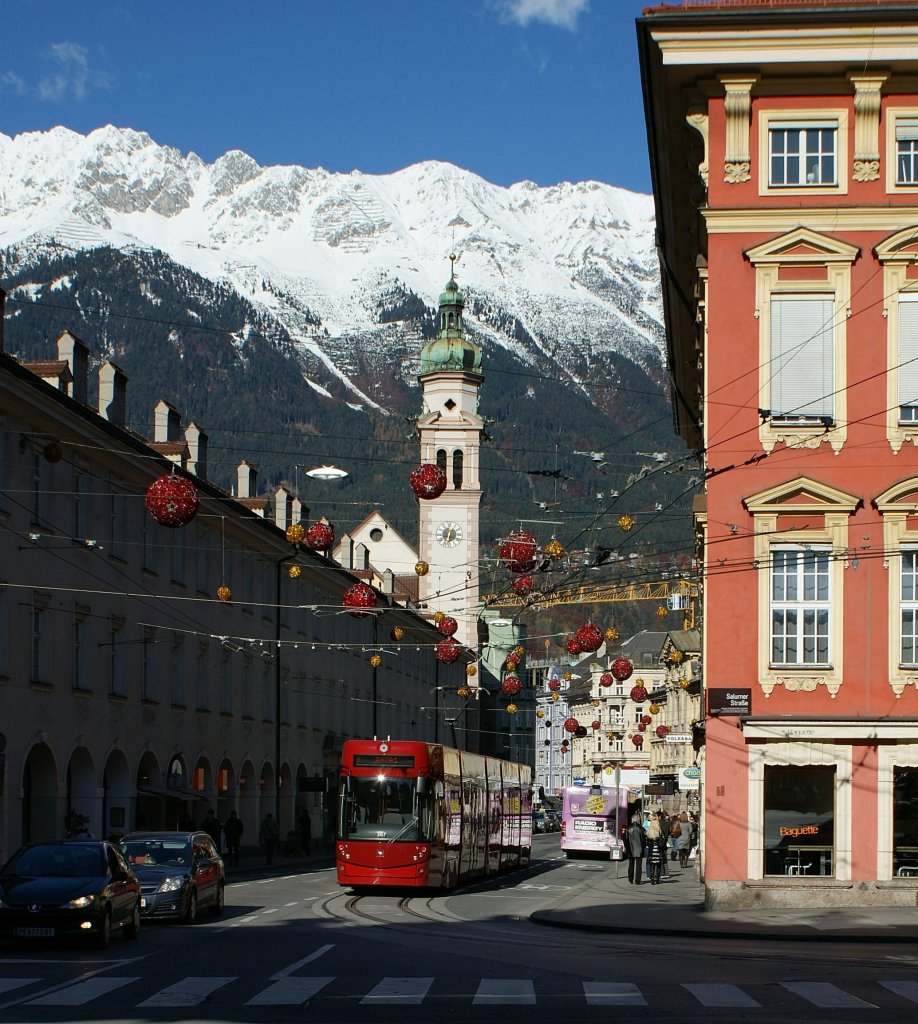 A Tram in the Maria-Theresia Route. 
07.11.2009