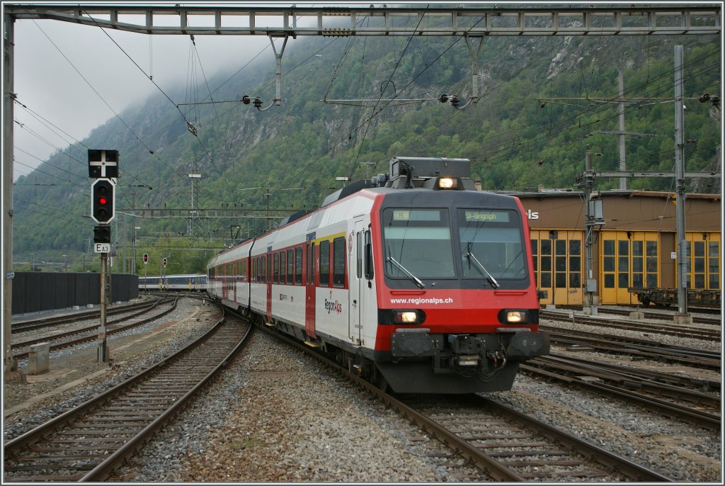 A  Walliser  Domino is arriving at Brig.
04.05.2013